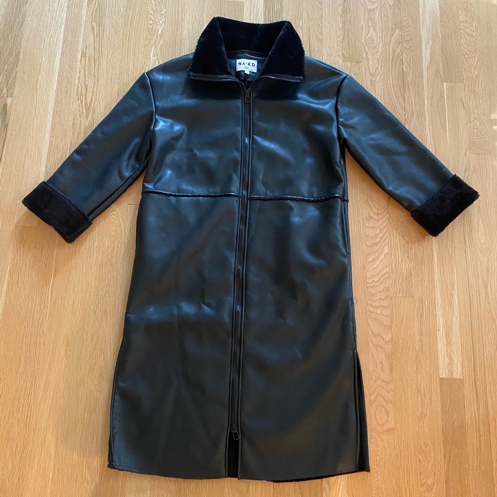 NA-KD Womens Black Faux Leather Coat with Zipper Closure w Faux Fur Lining / 36